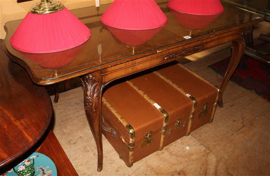 Glass topped extending dining table(-)